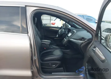 2018 Lincoln Mkc Premiere z USA, uszkodzony, nr VIN 5LMCJ1C92JUL12530